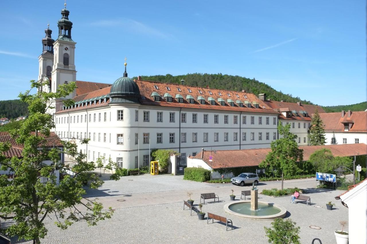 65Qm Wohnung Klosterblick Im Historischen Pfarrhaus Pielenhofen Εξωτερικό φωτογραφία
